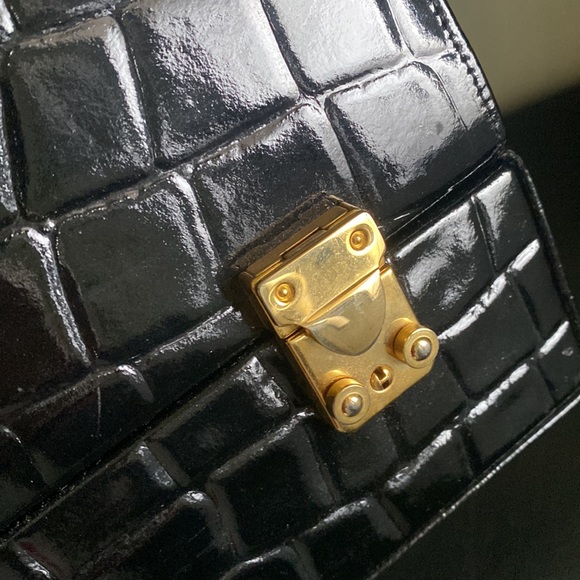 Very fashionable real leather ladies bag with mirror makeup section and 2 locks - Picture 10 of 15